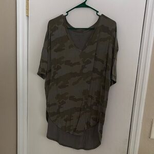 American Eagle Outfitters Olive Green V‑Neck Tee